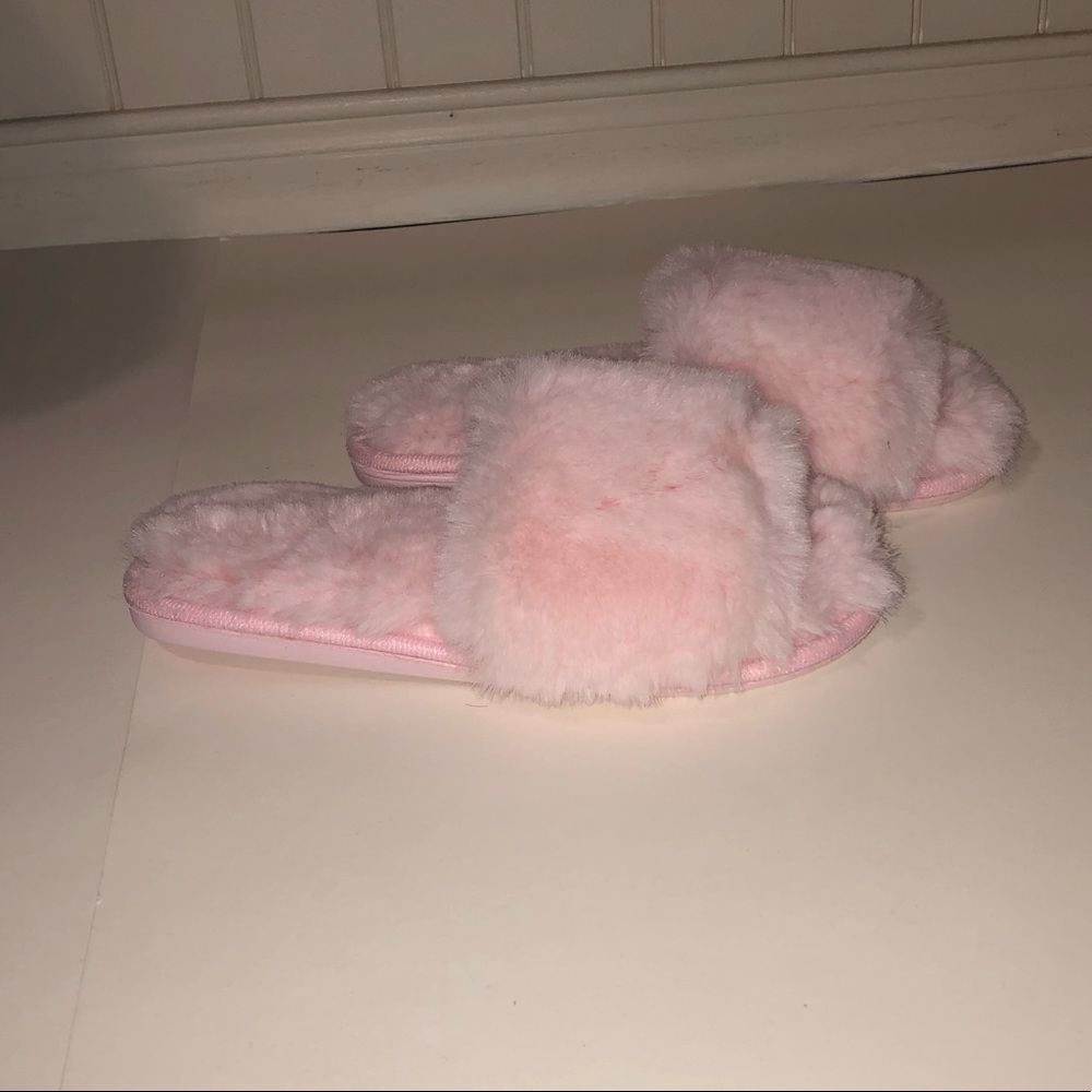Pink faux fur slipper